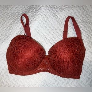 Daisy Fuentes lace bra
